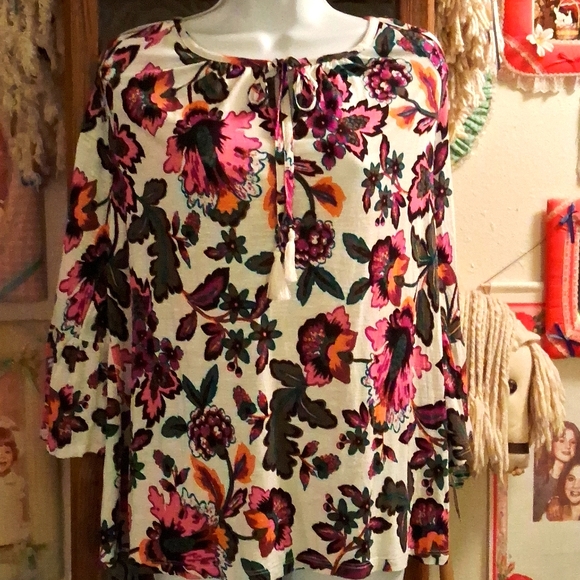 NWT,Gorgeous,with Vivid,Tropical,Colors,Cold Shoulder,Floral Top🌺🌺🌺🌺🌺🌺🪷🪷 - Picture 1 of 17